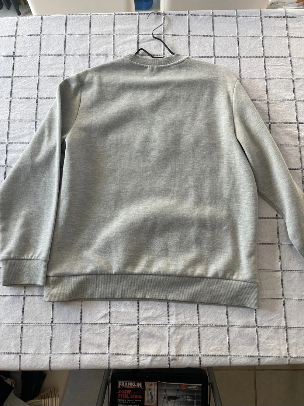 “ huit.treize “   h&m crewneck